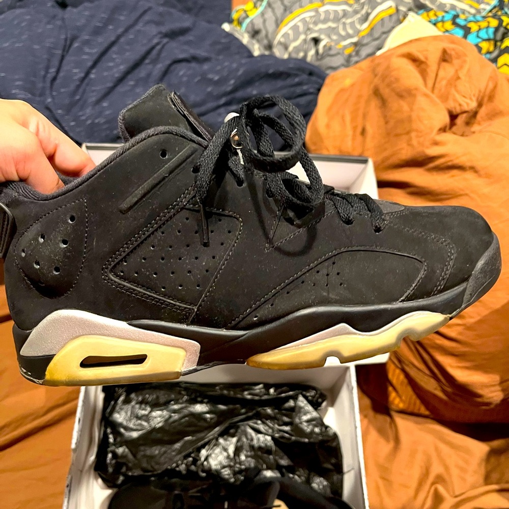 Air jordan low 6 chrome. When they brand new they go for 1,500 selling for 500